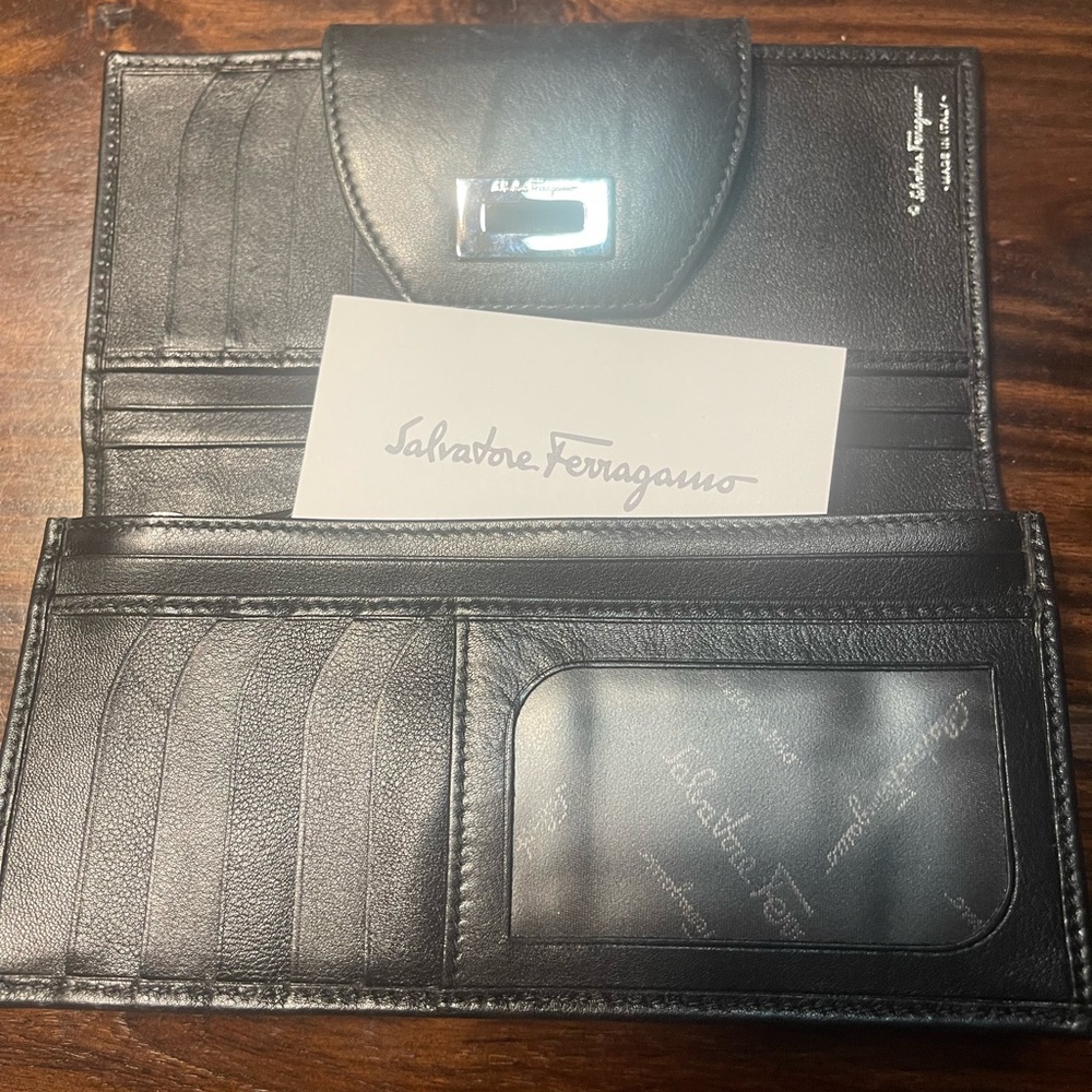 SALVATORE FERRAEGAMO Classic Black Wallet. ๐ค๐ค๐ค - Picture 8 of 12